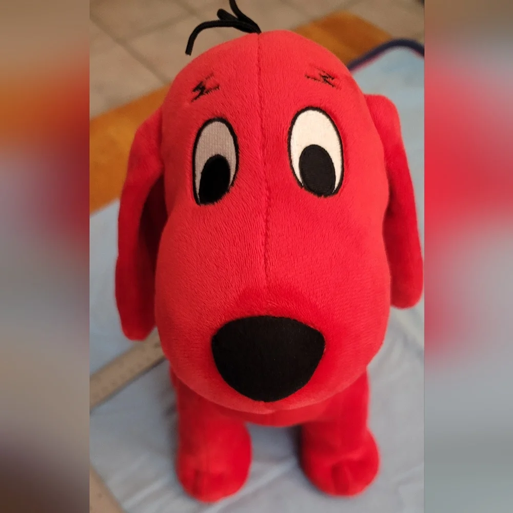 Clifford The Big Red Dog Stuffed Animal Plush stuffie
